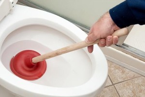解锁马桶疏通的秘诀（从根本上解决马桶堵塞的问题）