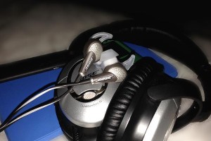 QC20i耳机（深度降噪技术，打造舒适旅途）