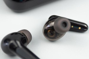 探讨蓝牙4.2耳机的功能和特点（拥抱无线音乐时代，蓝牙4.2耳机助你畅享音乐盛宴）
