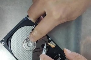 硬盘磁头损坏后的数据恢复方法（解决硬盘磁头损坏导致的数据丢失问题）