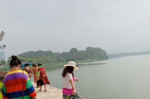 玩友时代（探索全新的游戏社交平台，与玩友共享游戏乐趣）